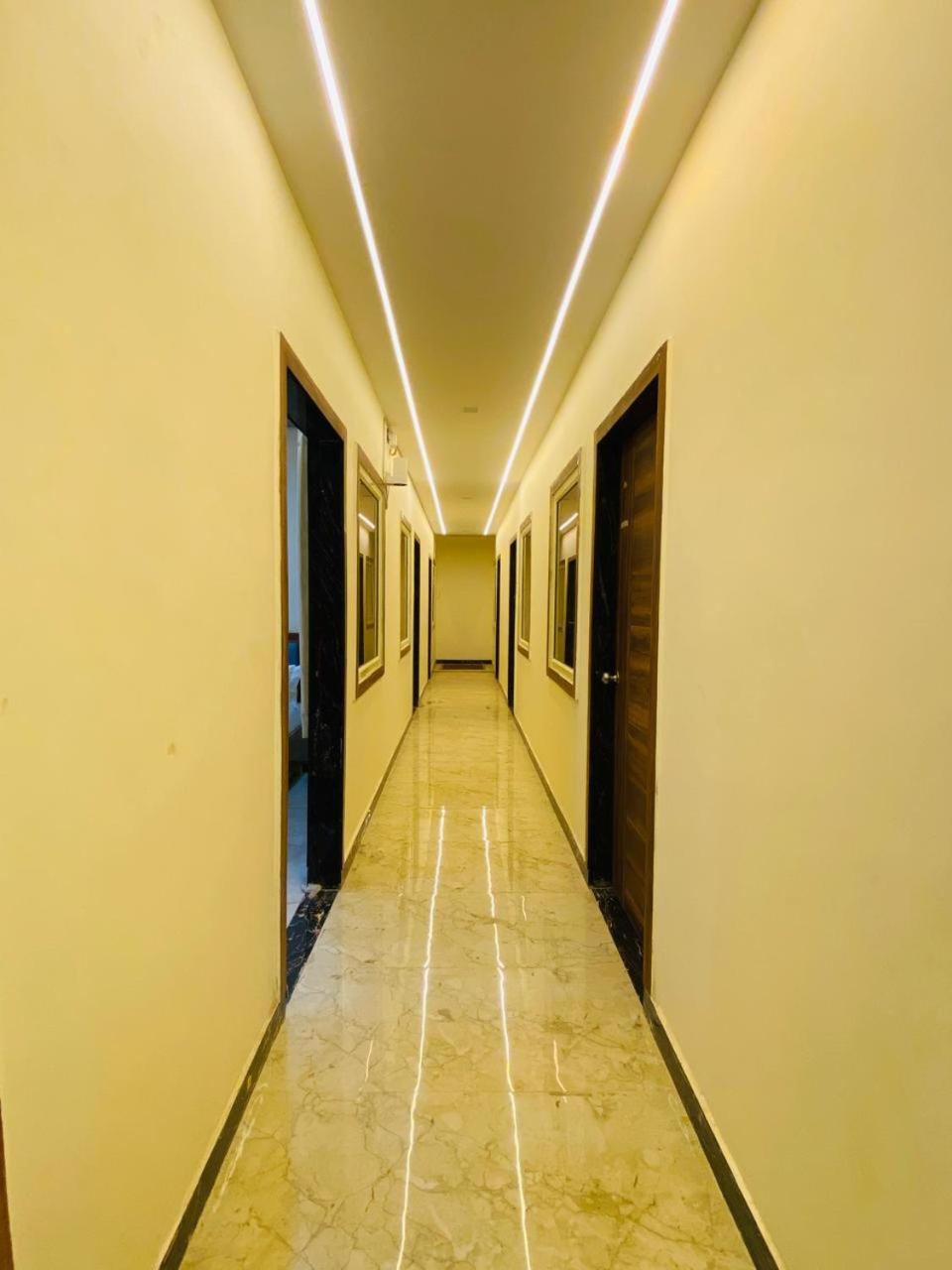 Ys Taj Hotel - Agra Exterior photo